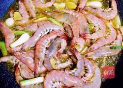 葱烧啤酒虾的做法图解6