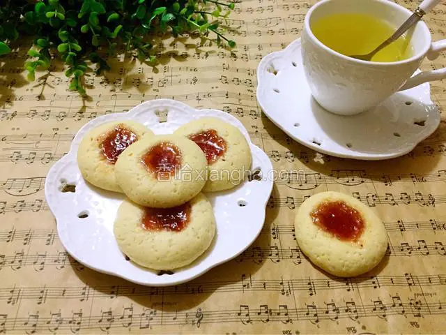 草莓酱曲奇饼干