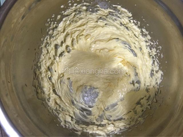 鸡蛋与黄油打好的样子