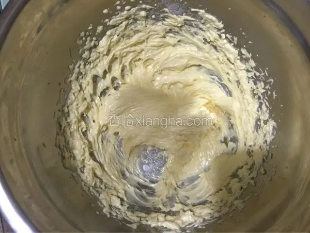 鸡蛋与黄油打好的样子