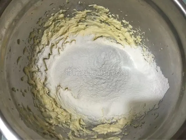 筛入低筋面粉