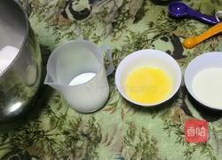 奶香面包的做法图解2
