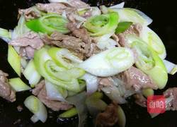 大葱爆肉的做法图解5
