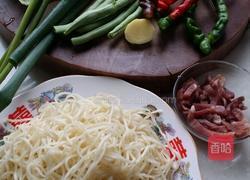 炒细面的做法图解1