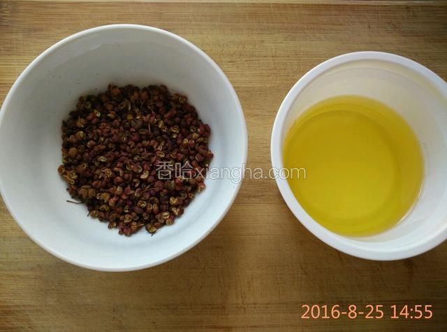 将材料准备好，姜去皮切片