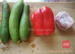 丝瓜彩椒炒肉的做法图解1