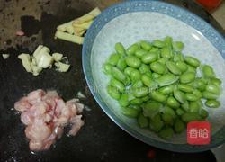 鸡烧毛豆的做法图解1