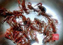 蒜泥龙虾的做法图解1