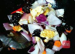 木耳洋葱炒鸡蛋的做法图解4