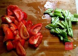 青椒番茄炒蛋的做法图解2