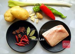 五花肉炖土豆的做法图解1