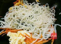 鸡蛋炒米线的做法图解7