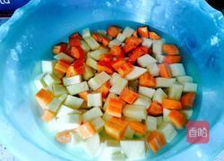 胡萝卜土豆香肠焖饭的做法图解2