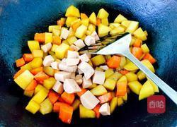 胡萝卜土豆香肠焖饭的做法图解6