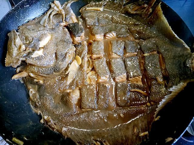 轻轻晃动锅子，使香醋均匀入味，收汁即可