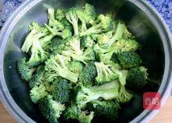 素炒西兰花的做法图解1