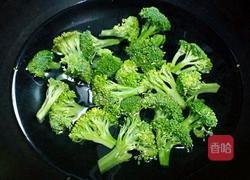 骨汤炖西兰花的做法图解2