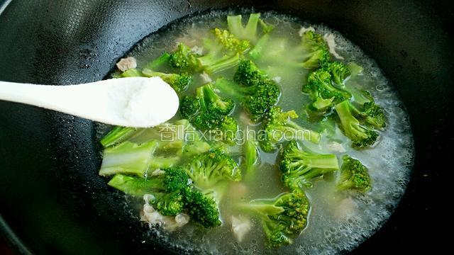 调入适量的盐。