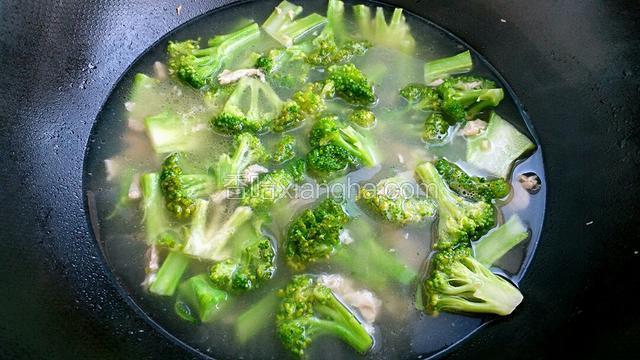 翻拌均匀即可出锅。