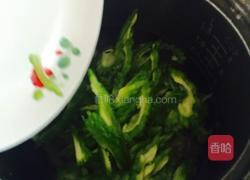 鸡蛋炒苦瓜的做法图解8