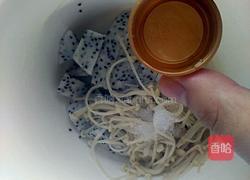 金针菇火龙果的做法图解5