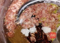 酱肉包子的做法图解1