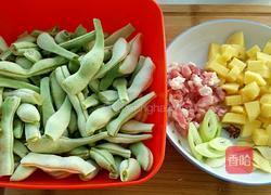 豆角焖饭的做法图解1