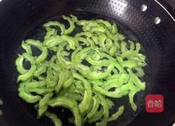 苦瓜炒牛肉的做法图解3