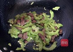 苦瓜炒牛肉的做法图解8