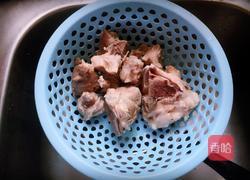 海带枸杞排骨汤的做法图解3