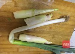葱烧茭白的做法图解1