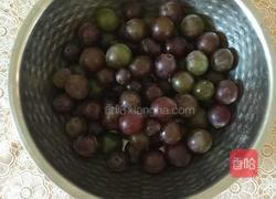 鲜榨葡萄汁的做法图解1