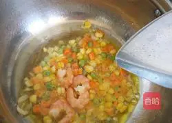 Illustration of how to make assorted fried noodles with shrimps 3