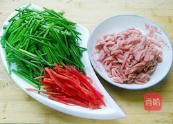 韭菜苔炒肉丝的做法图解2