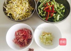 豆角蒸面条的做法图解1