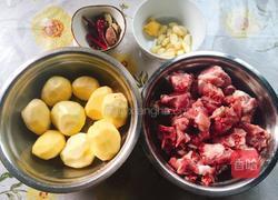 土豆烧排骨的做法图解1