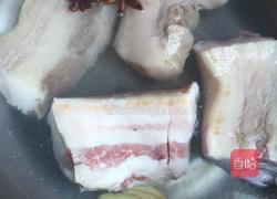 梅菜蒸扣肉的做法图解1