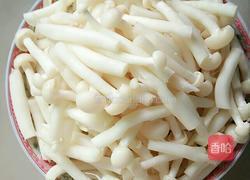 白玉菇炒肉的做法图解1