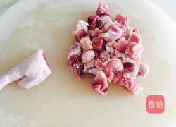 辣子鸭块的做法图解1