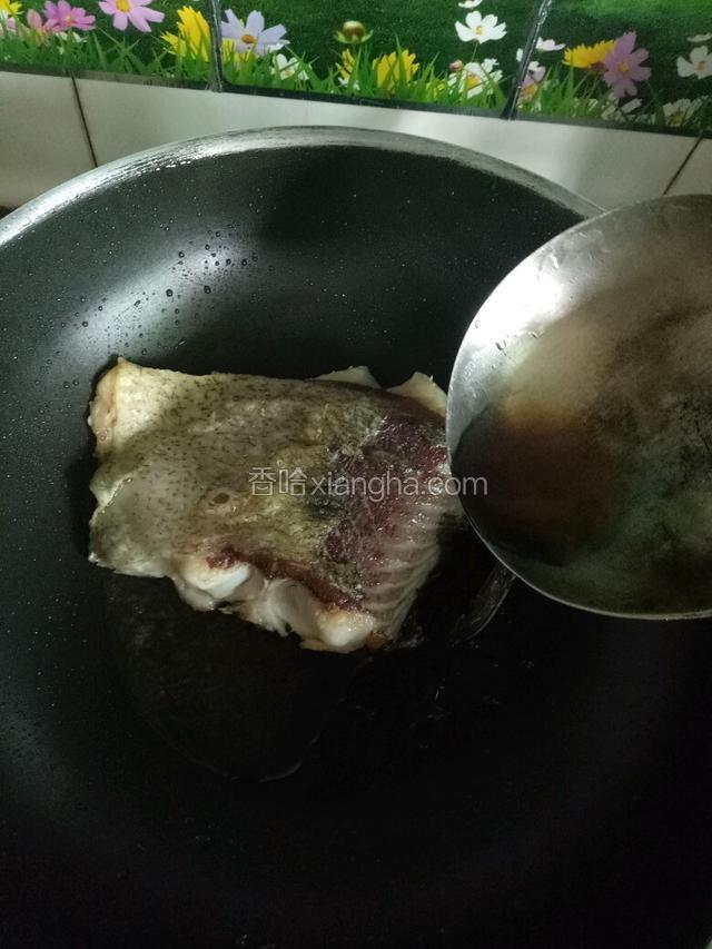 喷入料酒。