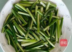 蒜苔炒鸡蛋的做法图解2