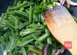 鱿鱼炒韭菜的做法图解6