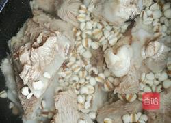 冬瓜薏米猪骨汤的做法图解4