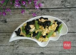 木耳炒西芹的做法图解12