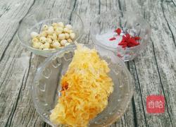 银耳莲子糖水的做法图解1