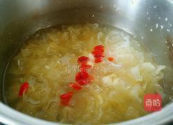 银耳莲子糖水的做法图解5
