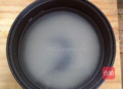 正宗皮蛋瘦肉粥的做法图解2