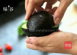 牛油果沙拉的做法图解2