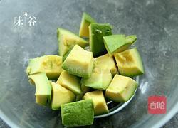 牛油果沙拉的做法图解3