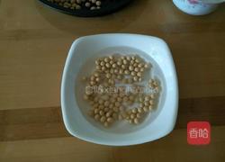 黄豆猪蹄汤的做法图解1